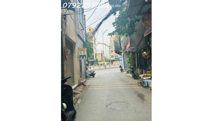 Bán Nhà Vũ Hữu. Thanh Xuân. Diện Tích 50m x3 tầng. Mặt tiền 3.5m. Giá Bán 18.8 tỷ